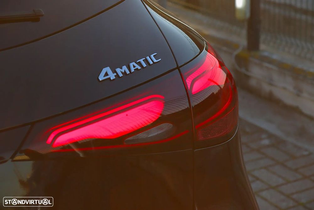 Mercedes-Benz GLC 300 e 4Matic 9G-TRONIC Avantgarde Advanced - 12