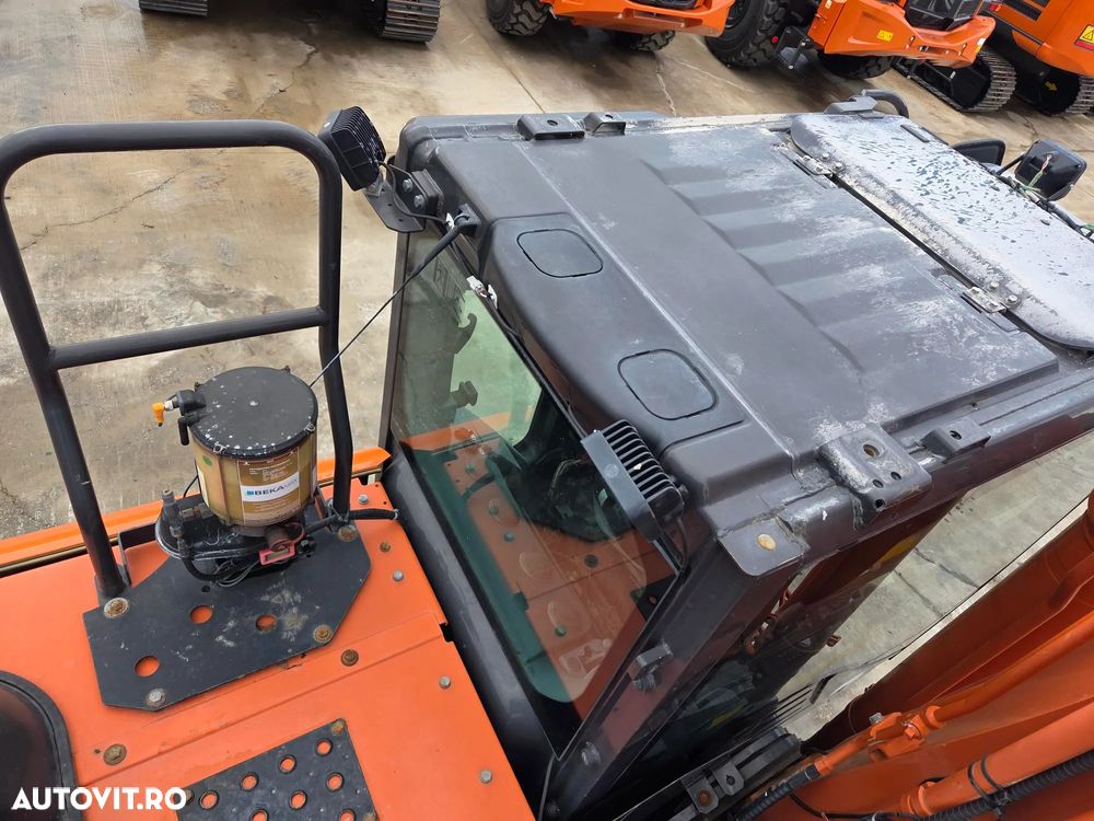 Hitachi ZX250-7, 27,6t, 2020, 6.815h, latime 2,99m, cupa NOUA 1,55mc, lant si papuci NOI, inst picon si inst rotire pe brate, camera spate, camere laterale, gresare automata, ad sapare 7m, ridica 15t, consum 13,1l/h, revizii facute, leasing 4ani-99.000 Eur+t - 18