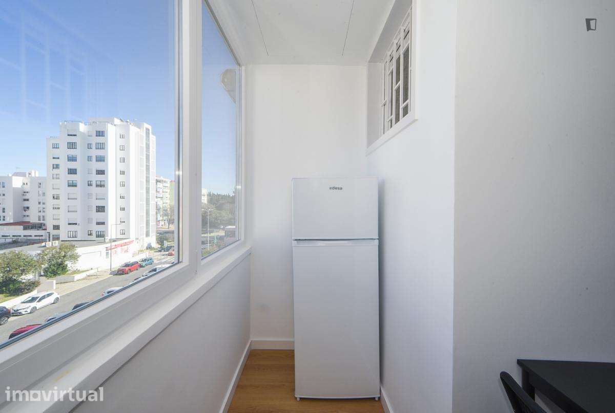 Quarto - localizado em Benfica Lisbon - Grande imagem: 5/22
