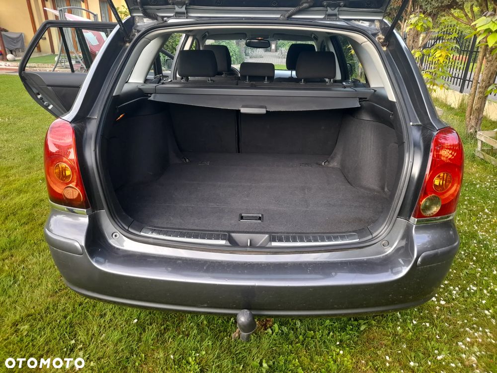 Toyota Avensis - 9