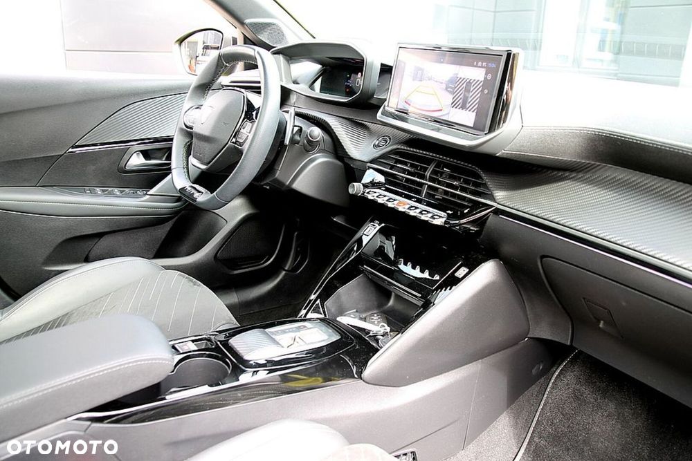 Peugeot 208 - 22