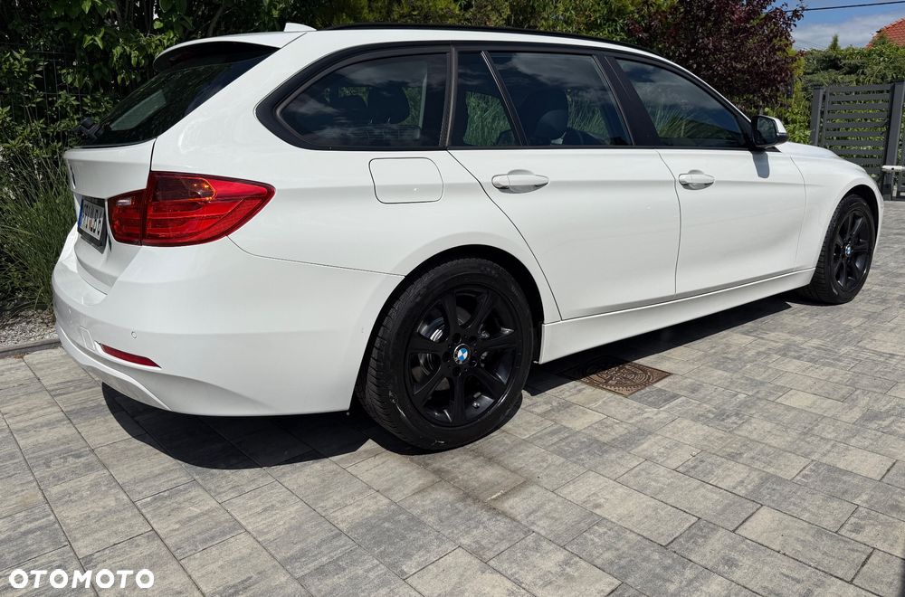 BMW Seria 3 320d Sport Line - 4