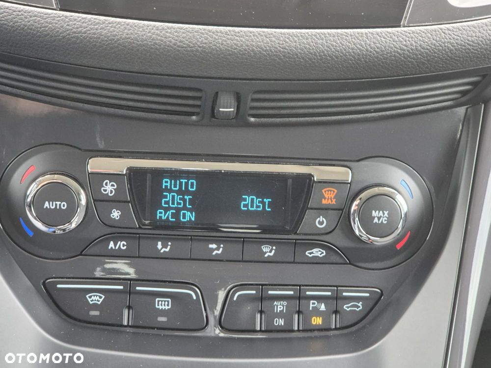 Ford Kuga 2.0 TDCi 4x4 Titanium - 38