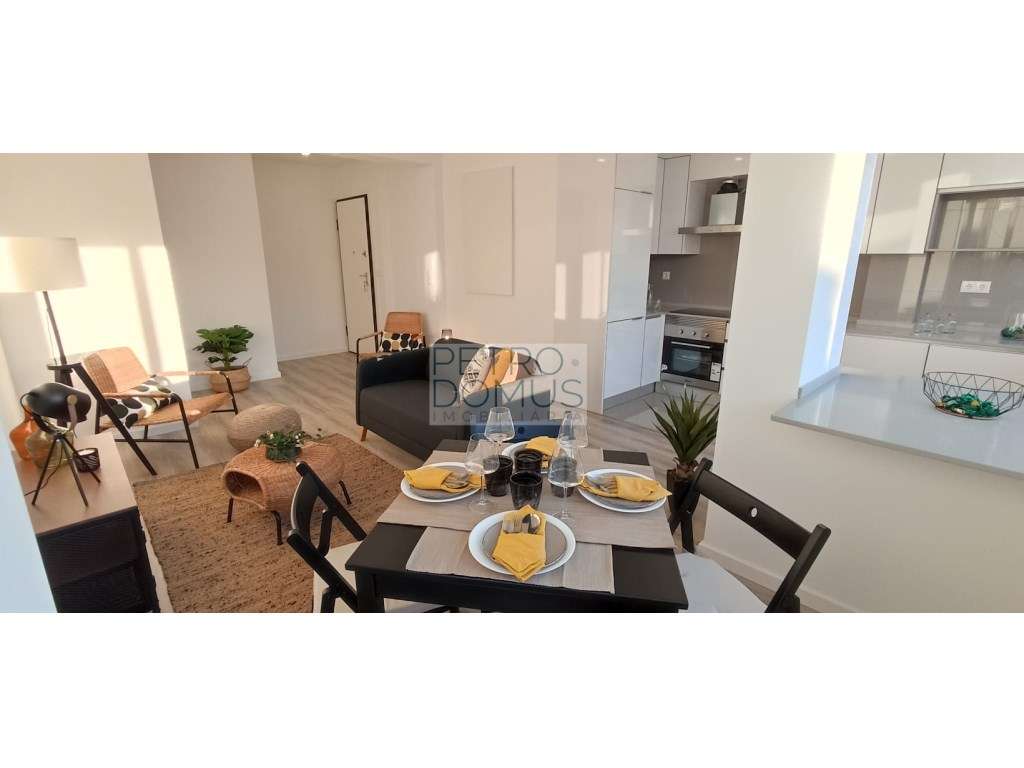 APARTAMENTO T3 EM TOTAL REMODELAÇÃO NA RUA RAFAEL DUQUE - BENFICA - Grande imagem: 5/12