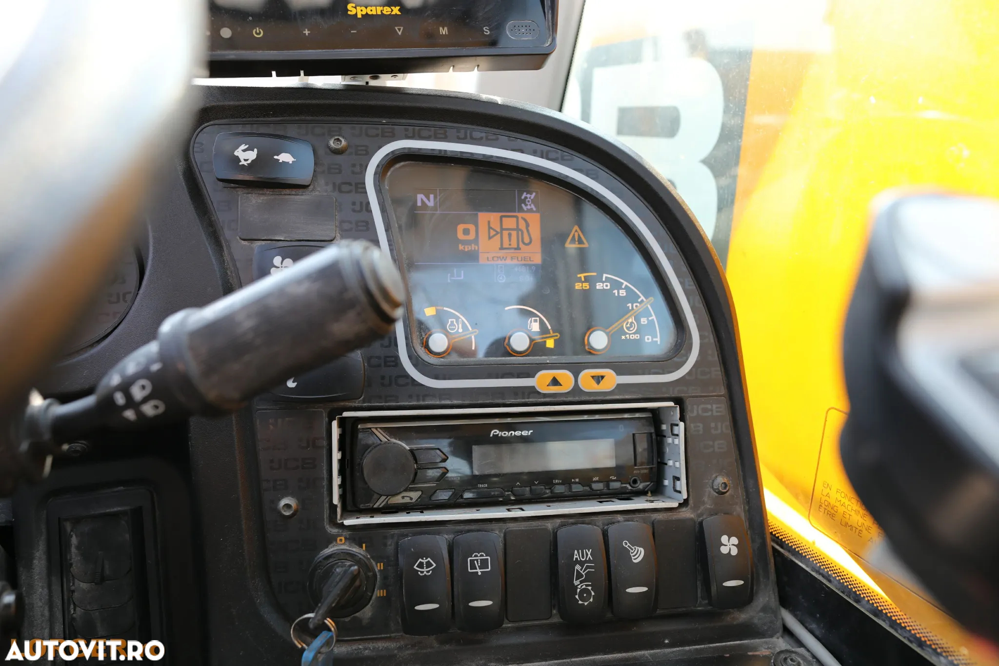 JCB 527-58 AG - 11