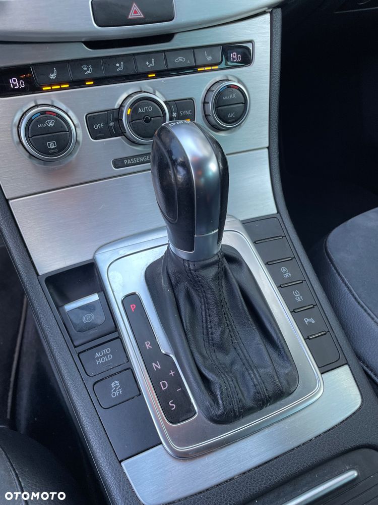 Volkswagen Passat - 22