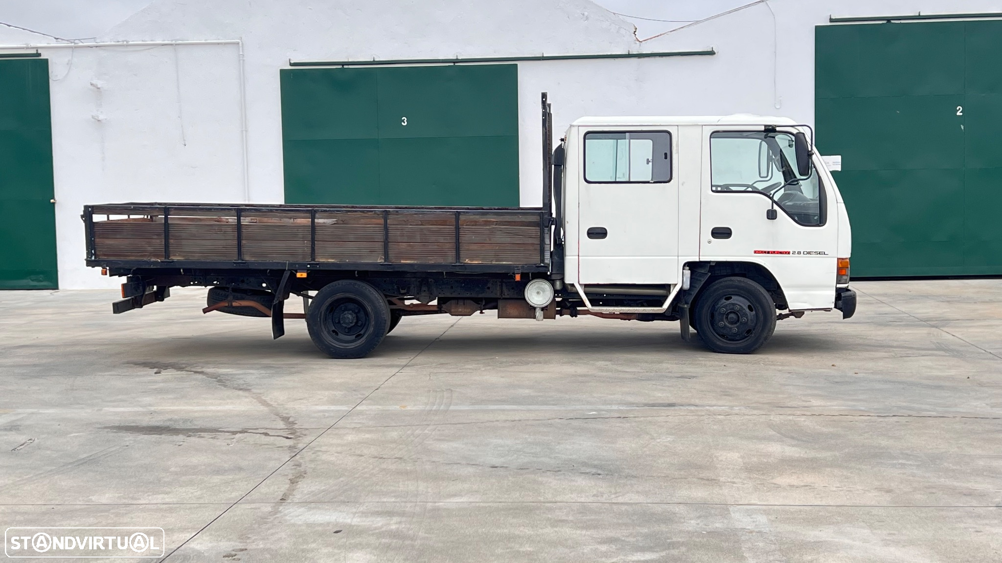 Isuzu NKR 55 LL5 D 7 lugares 2.8 d - 6