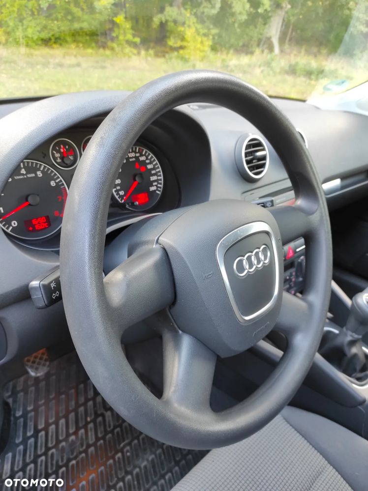 Audi A3 3-drzwiowe 1.6 Attraction - 28