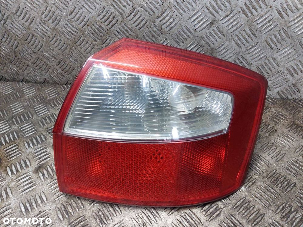 LAMPA PRAWY TYŁ AUDI A4 B6 SEDAN 8E0945096 - 1