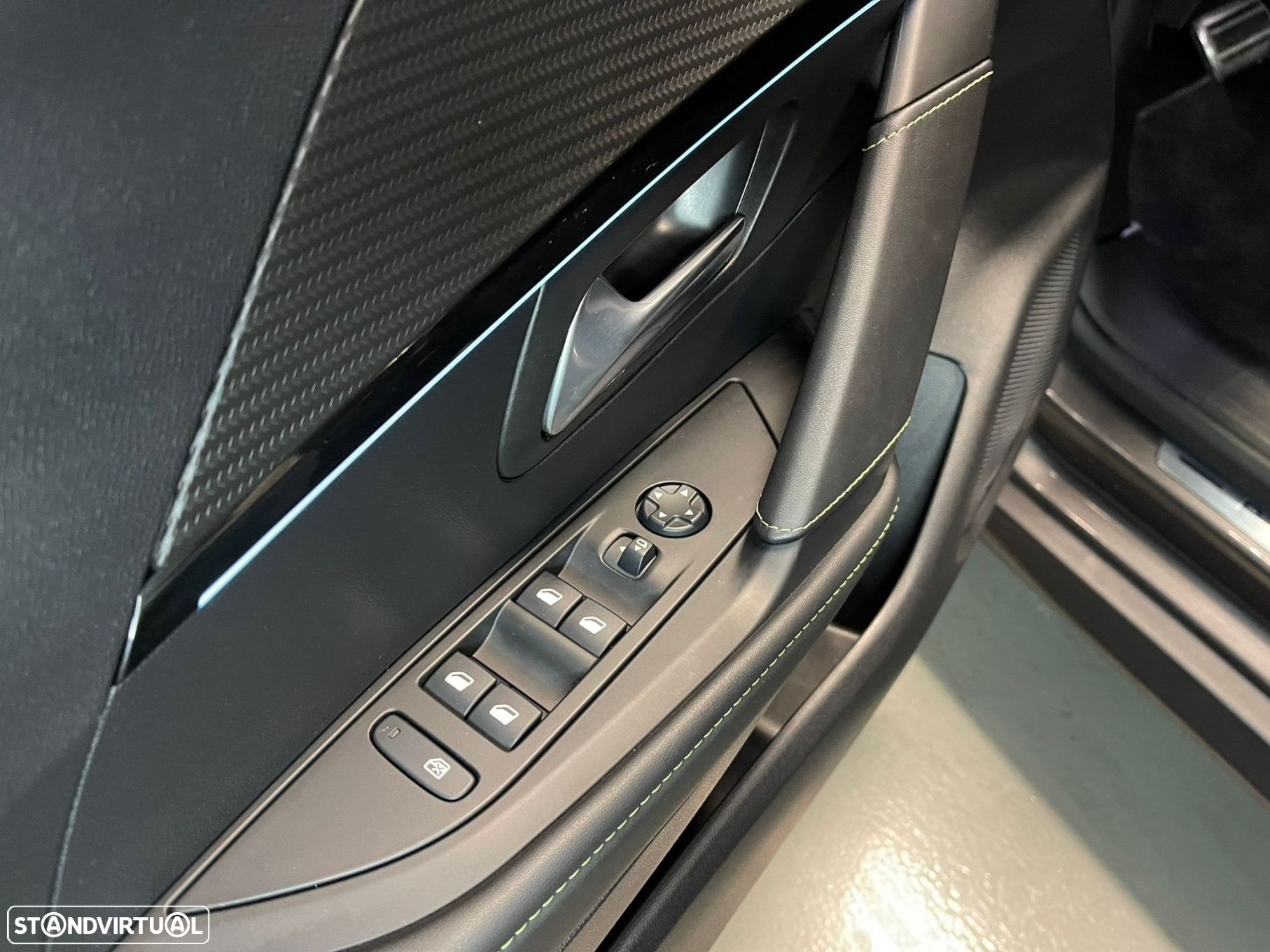 Peugeot 208 PureTech 130 EAT8 GT - 6