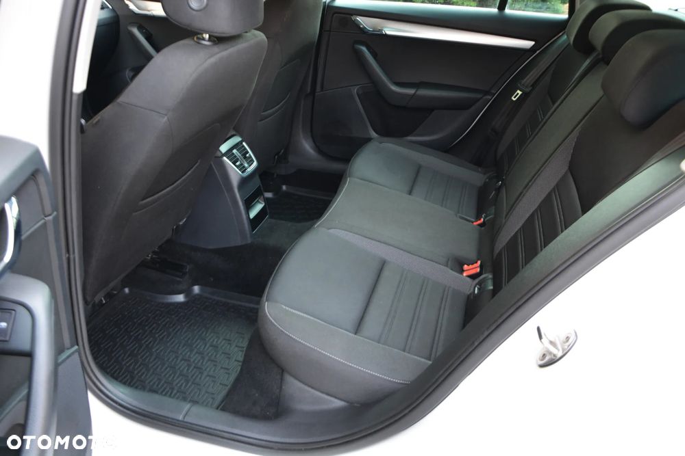 Skoda Octavia 1.6 TDI Premium Edition - 37