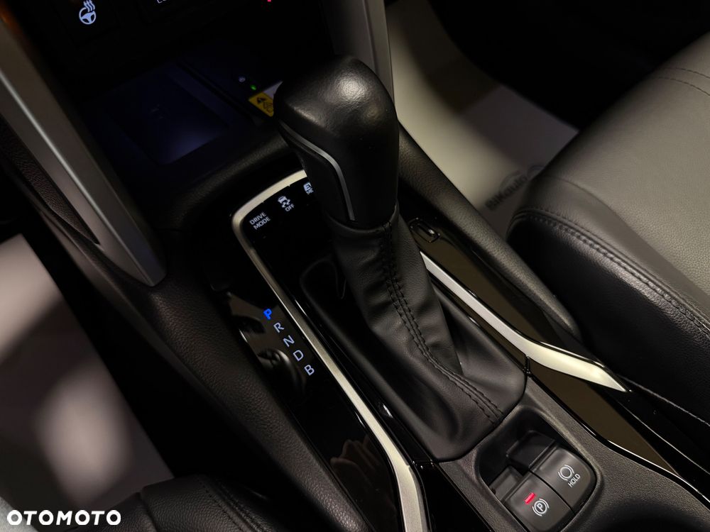 Toyota Corolla Cross 2.0 Hybrid Executive AWD - 16