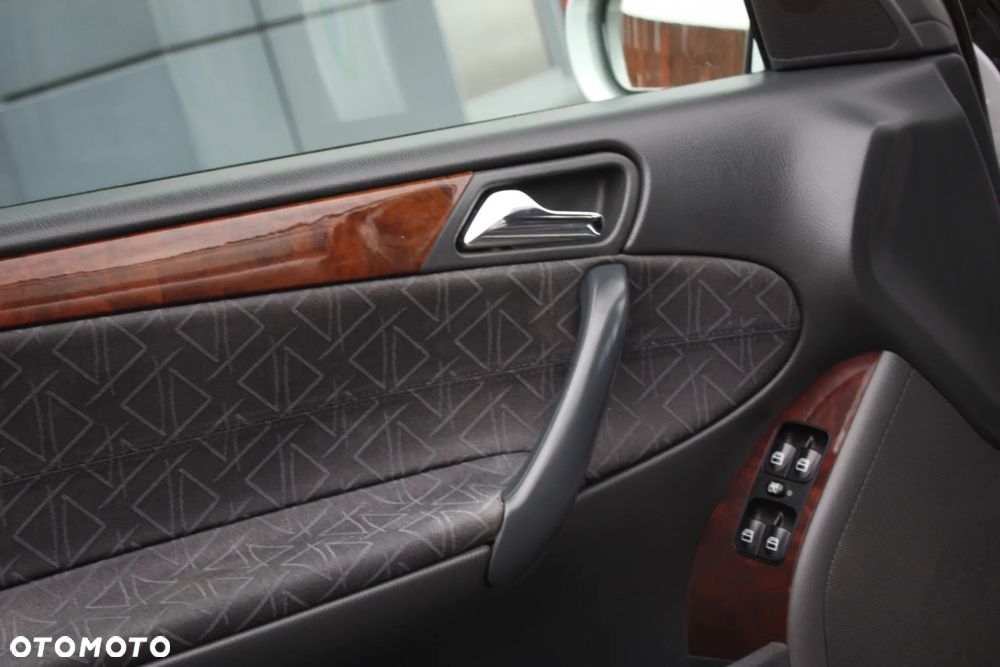 Mercedes-Benz Klasa C 180 Kompressor Automatik Elegance - 24