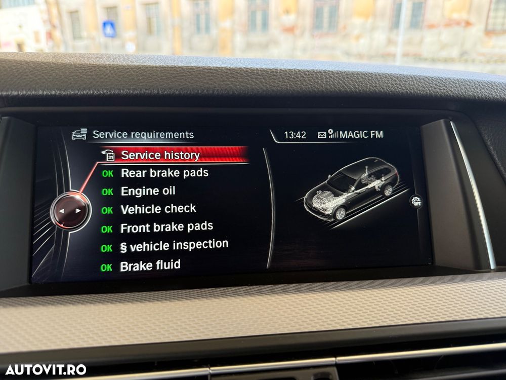 BMW Seria 5 525d xDrive AT - 9