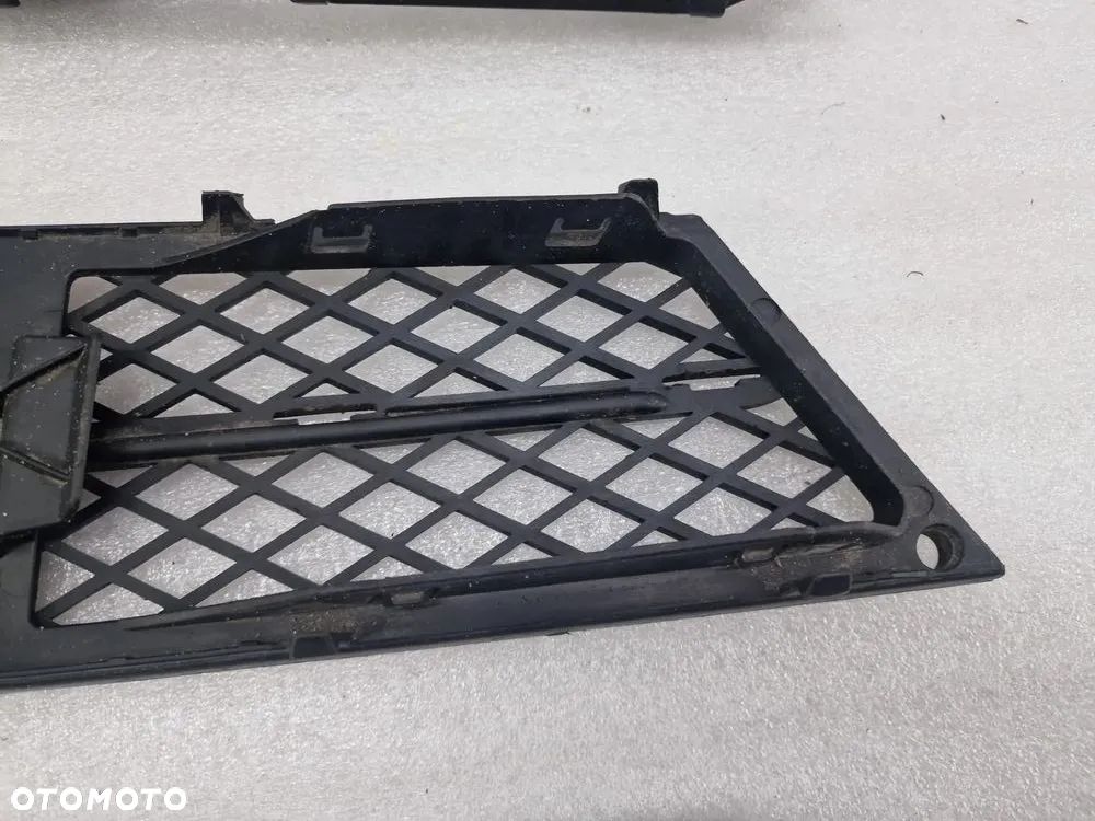 BMW E60 / E61 LIFT 07- LEWA / PRAWA KRATKA BOCZNA ZDERZAKA PRZEDNIEGO PRZÓD , NR 51117178109 / 51117178110 , NR AUKCJI C/180 - 7