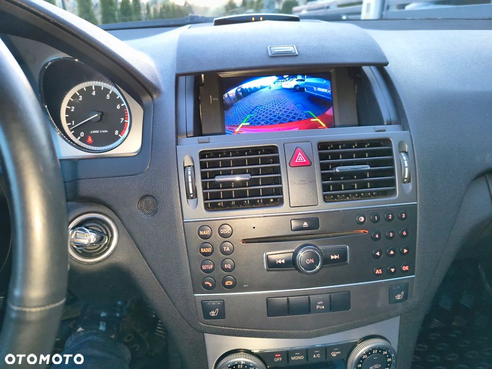 Mercedes-Benz Klasa C 250 CGI BlueEff Avantgarde - 22