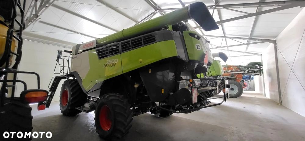Claas Lexion 7500 + V930 - 4