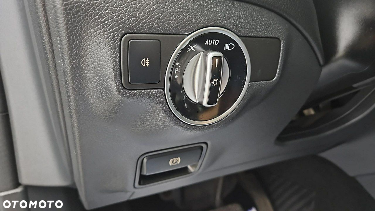 Mercedes-Benz CLA 180 7G-DCT Urban - 17