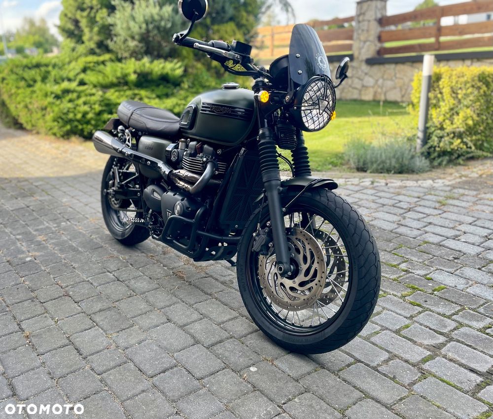Triumph Bonneville - 1