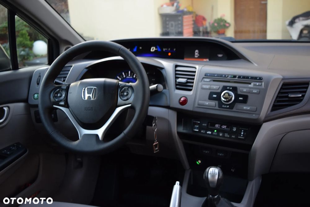 Honda Civic 1.8 Executive EU6 - 12