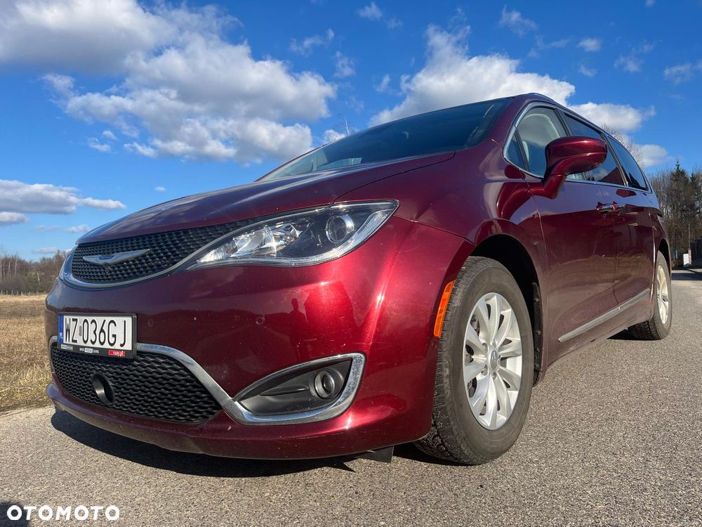 Chrysler Pacifica - 4