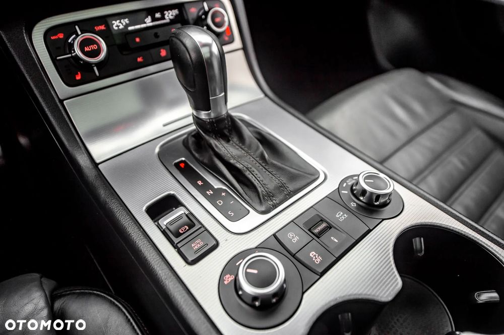 Volkswagen Touareg 3.0 V6 TDI BMT Perfectline R-Style - 22