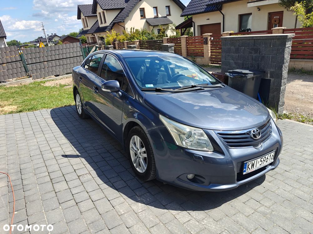 Toyota Avensis 2.0 D-4D Sol - 2