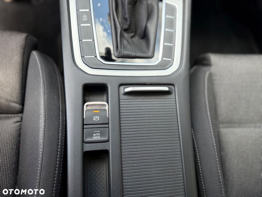 Volkswagen Passat 1.6 TDI SCR DSG Comfortline - 27