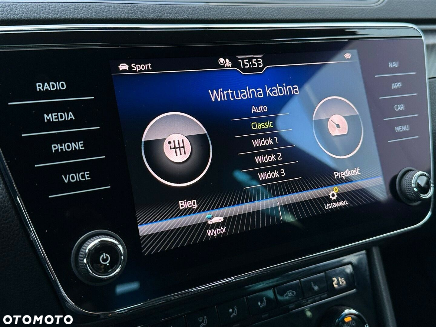 Skoda Superb 2.0 TDI SCR Sportline DSG - 25