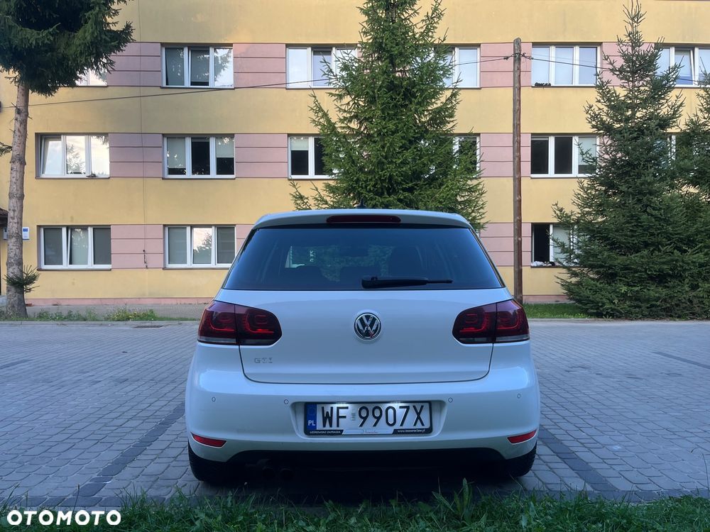 Volkswagen Golf 2.0 TDI Highline - 34