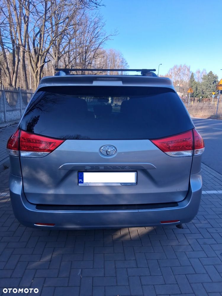 Toyota Sienna 3.5 V6 - 6