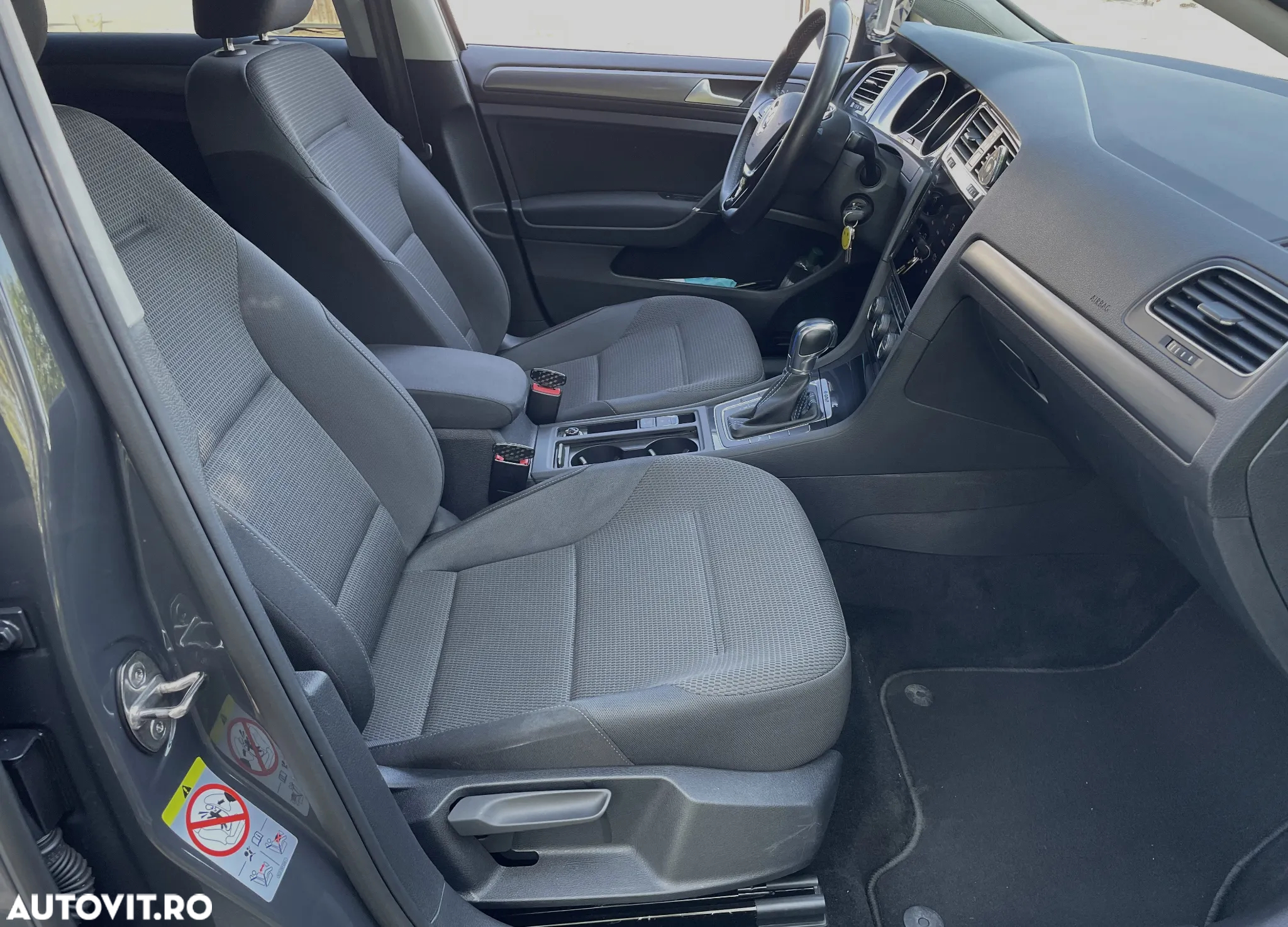 Volkswagen e-Golf - 9
