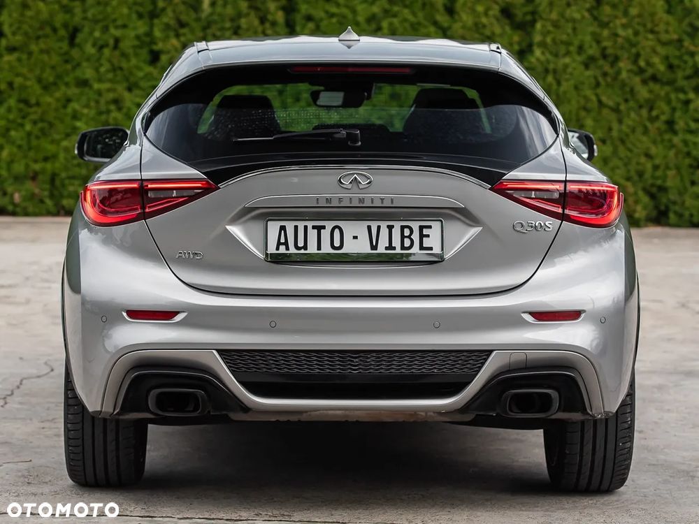 Infiniti Q30 2.0t DCT AWD Sport City Black - 11