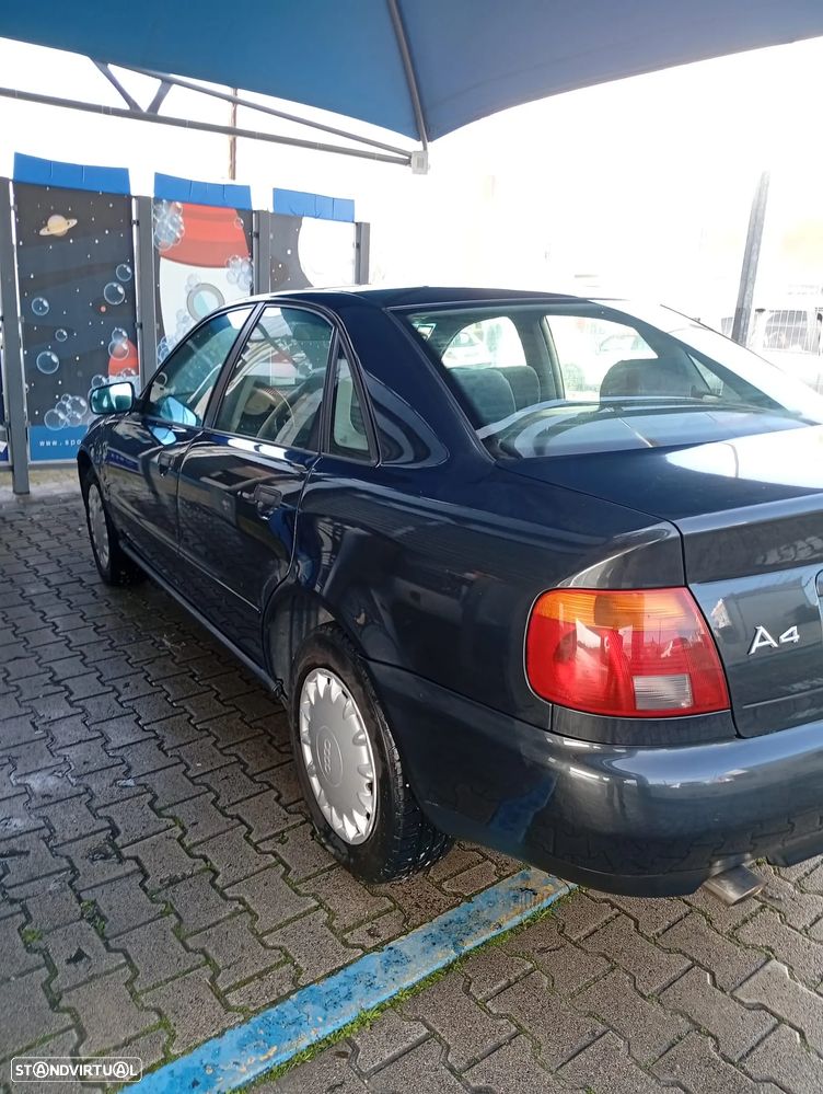 Audi A4 1.6 Confort - 7