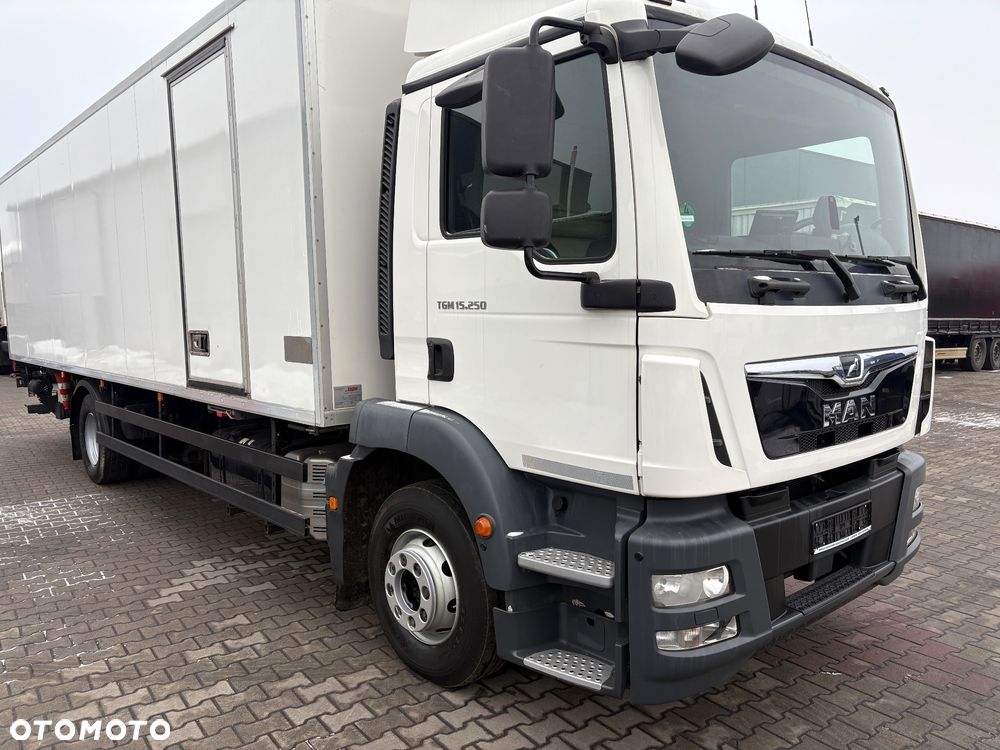 MAN TGM 15.250 / CHŁODNIA CARRIER / DZIELONA KOMORA / DMC 16.000kg / 385.000km przebiegu / WINDA / EURO 6 - 12