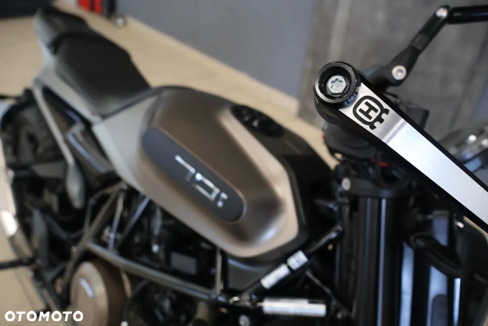 Husqvarna Svartpilen - 16