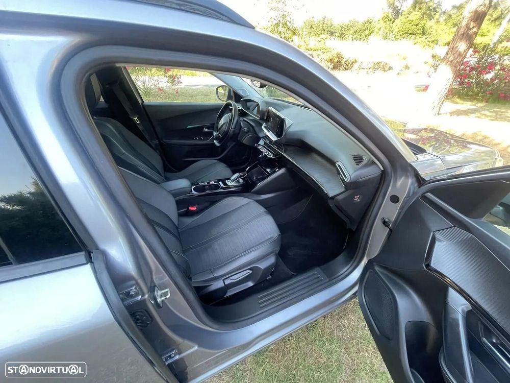 Peugeot e-2008 Allure - 13