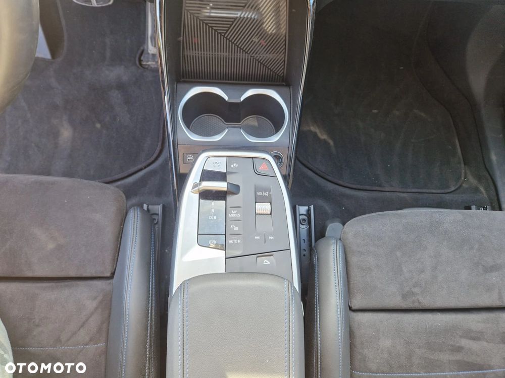 BMW iX1 - 19