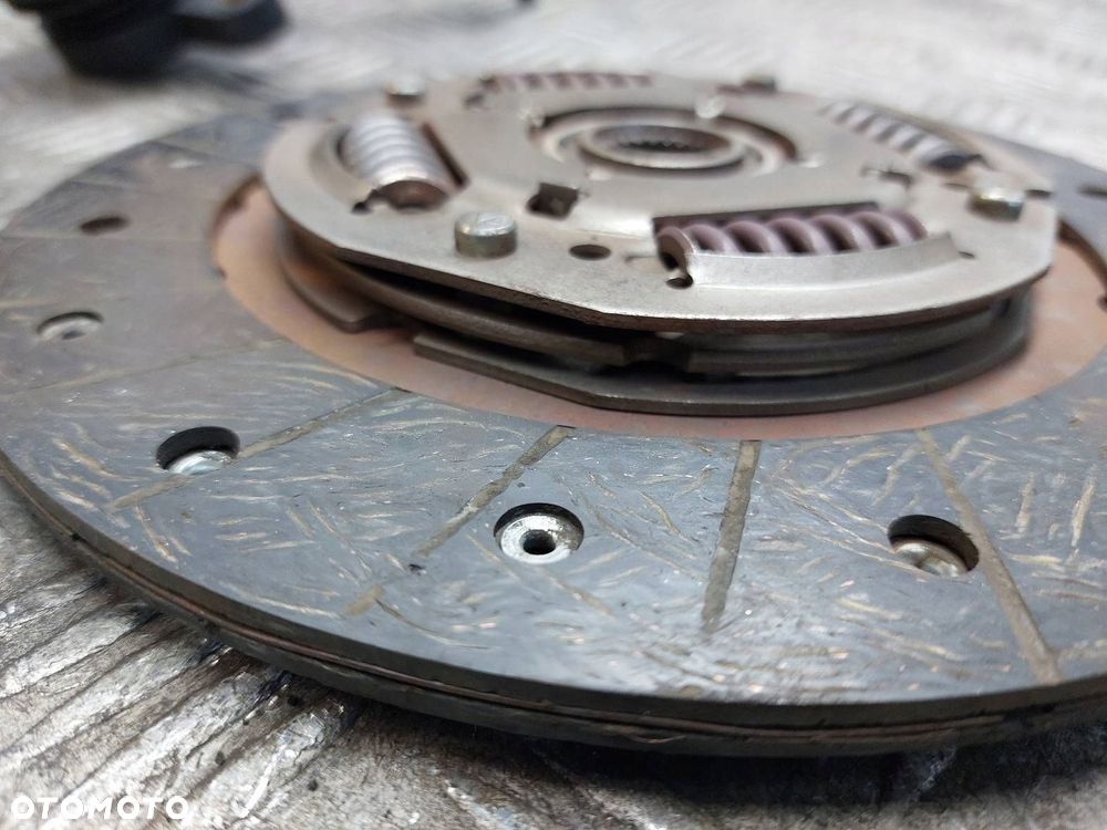 SPRZĘGŁO TARCZA + DOCISK + ŁOŻYSKO OPOROWE NISSAN MICRA K12 1.5 DCI - 3