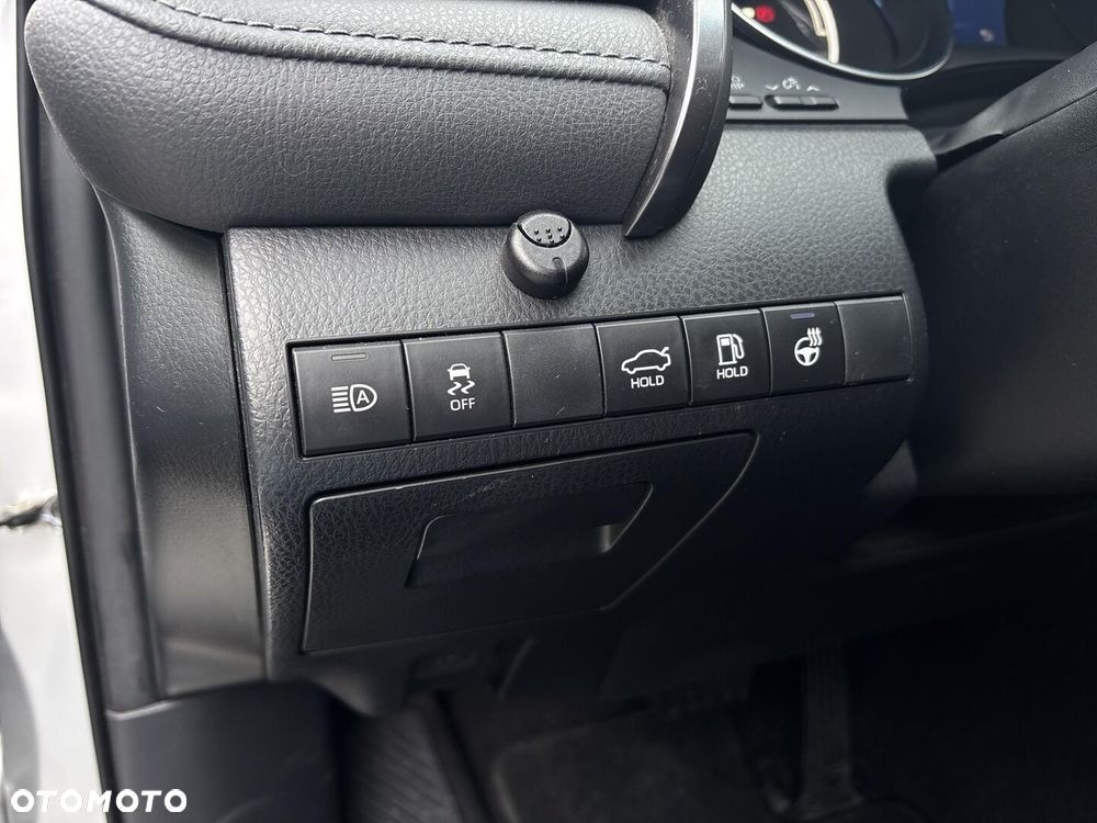 Toyota Camry 2.5 Hybrid Executive CVT - 23