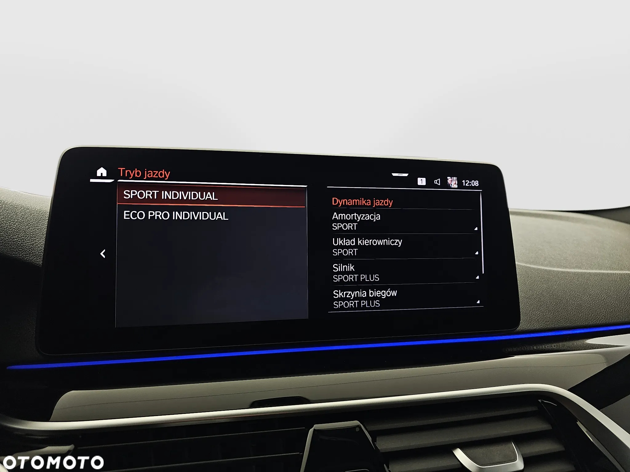 BMW Seria 5 M550i xDrive - 25