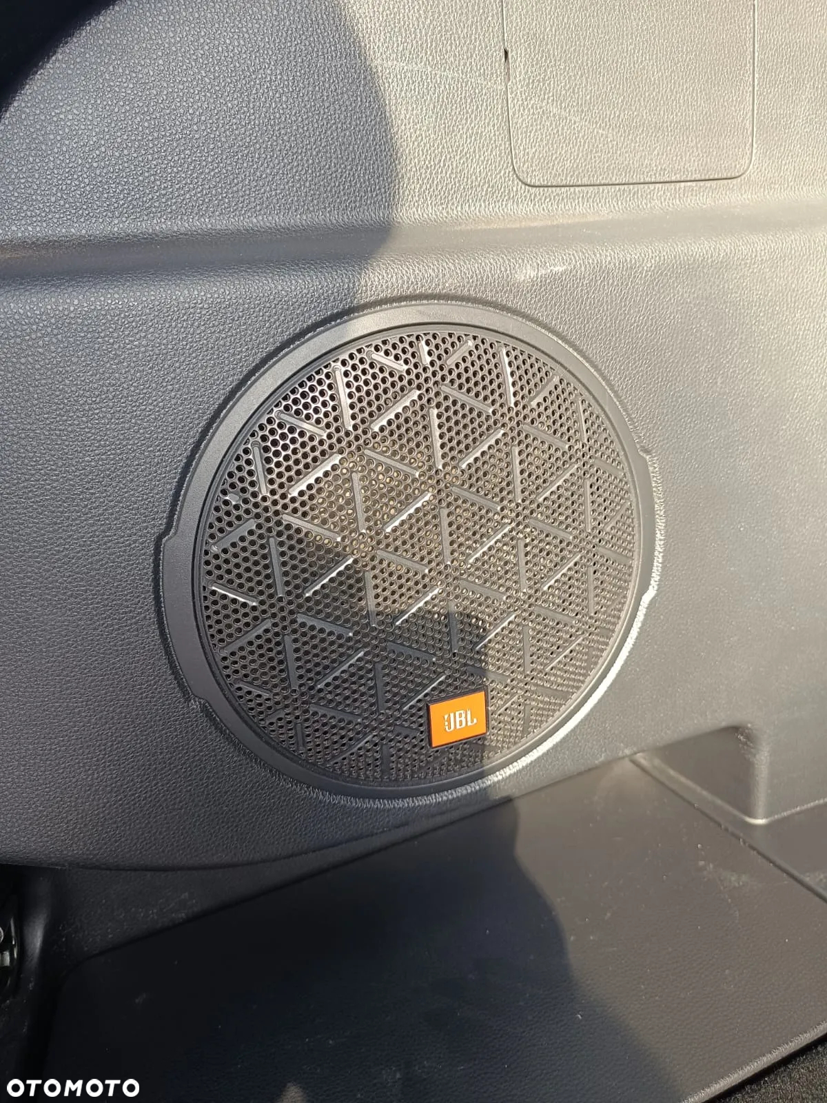 Toyota RAV4 2.5 Hybrid Black Edition by JBL 4x4 - 18