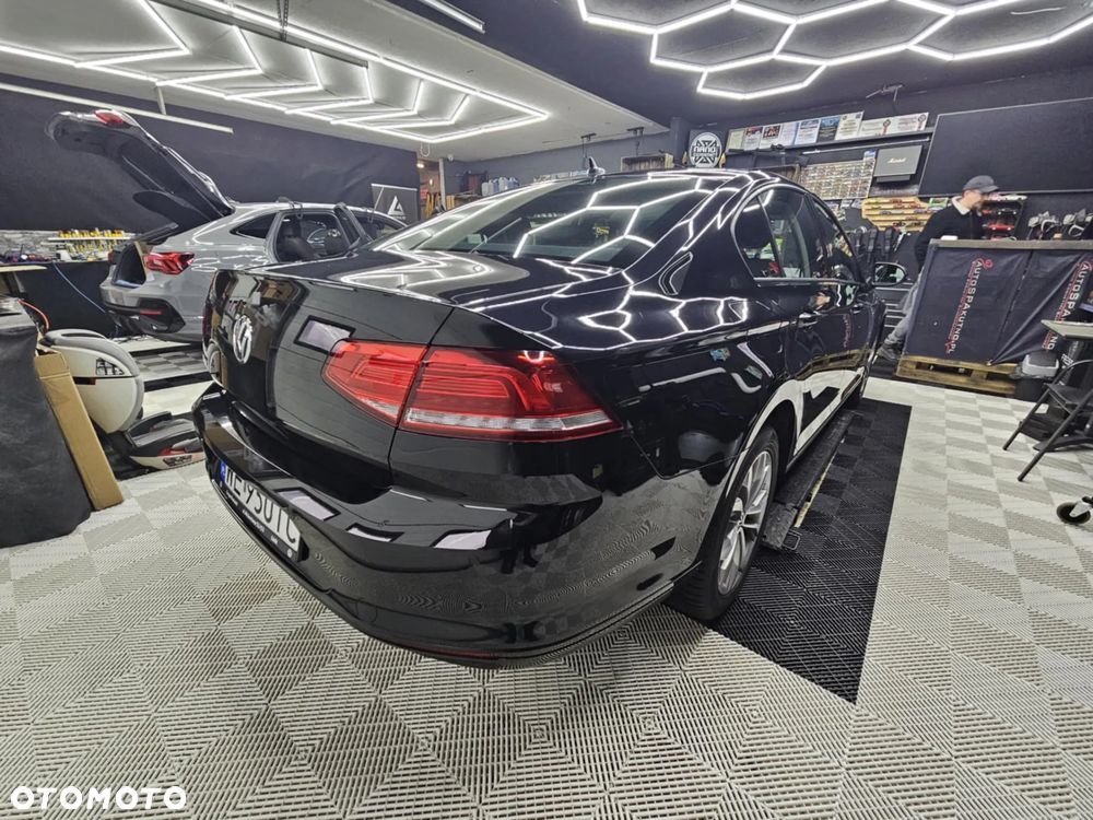 Volkswagen Passat - 13