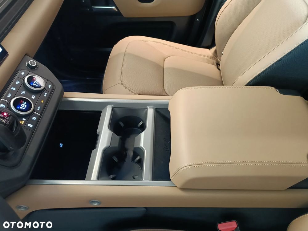 Land Rover Defender 5.0 P500 V8 - 27