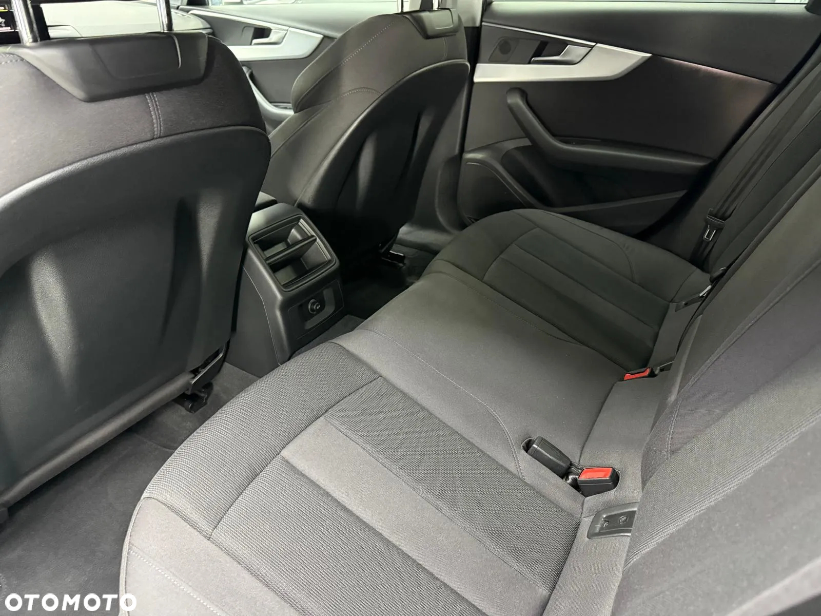 Audi A4 Avant 40 TDI quattro S tronic S line - 30