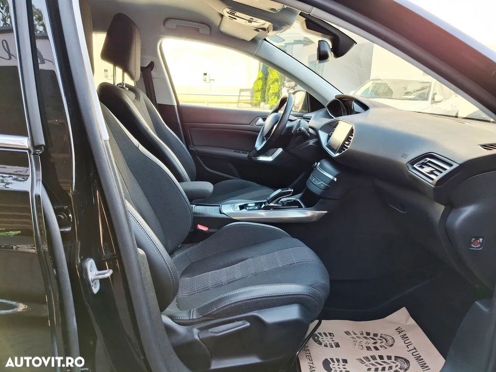 Peugeot 308 1.2 L PureTech Turbo S&S EAT8 Allure Pack - 12