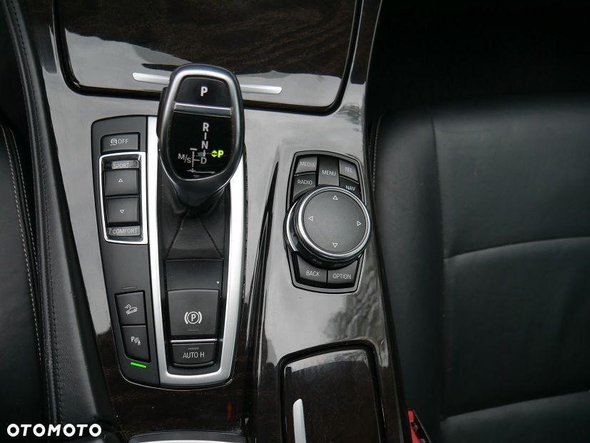 BMW Seria 5 528i xDrive Sport-Aut Luxury Line - 19