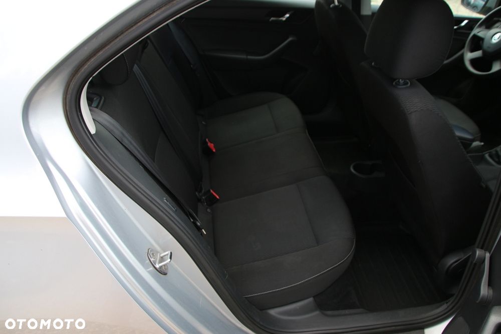 Skoda RAPID 1.2 TSI Active - 15