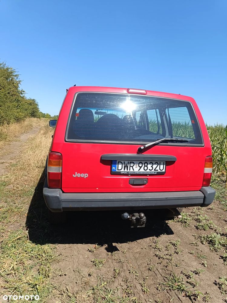 Jeep Cherokee 2.5 Sport - 12
