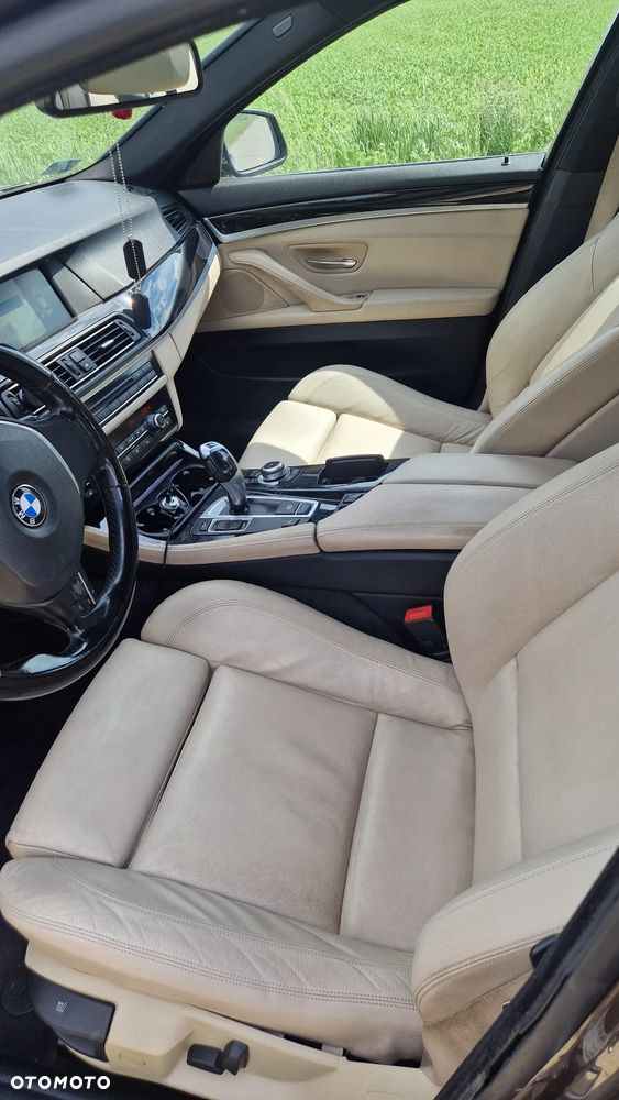 BMW Seria 5 525d - 11